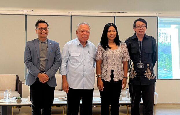 Membangun investasi berharga pada pengembangan sumber daya manusia,